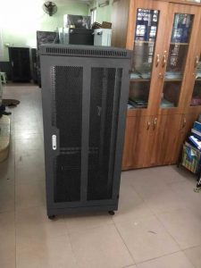 Tủ rack , tủ mạng 27U D1000 màu đen cánh lưới giá rẻ thương hiệu SeArack . 
