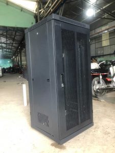 Tủ Rack 27U D600 màu đen cánh lưới chất lượng cao, giá rẻ thương hiệu SeArack