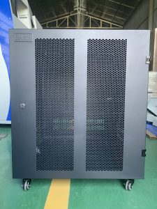 Tủ rack 12U D800 cánh lưới màu đen, tự đứng chất lượng cao, giá rẻ hãng SeArack.