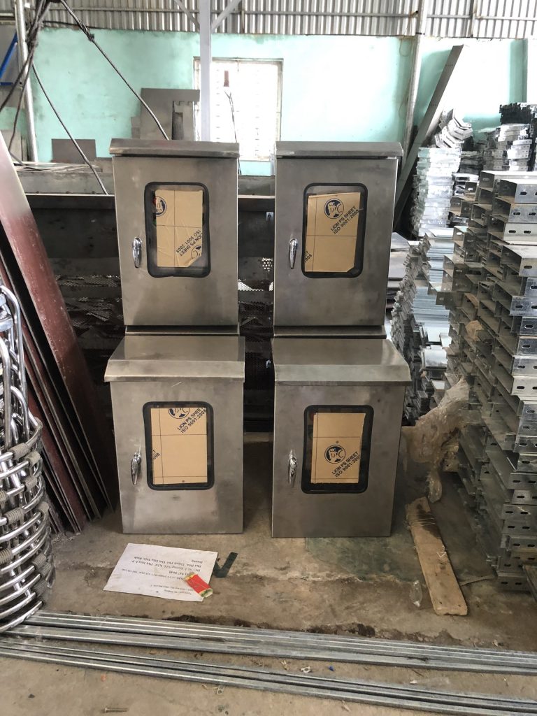 Hình ảnh : Vỏ tủ điện Inox do Cơ Điện Hà Nội sản xuất .