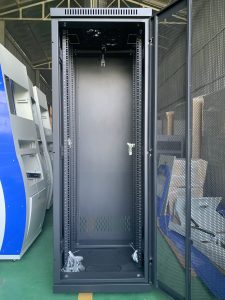 Phụ kiện bên trong Tủ rack 36U D600 màu đen chất lượng cao, giá rẻ hãng SeArack sản xuất.