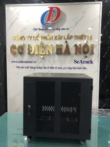 Tủ mạng 10U D600 màu đen cửa lưới tự đứng  chất lượng cao , giá rẻ hãng SeArack sản xuất .