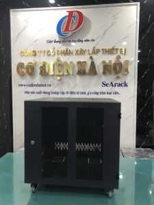Tủ rack 10U D600 màu đen cửa lưới treo tường chất lượng cao, giá rẻ hãng SeArack sản xuất.