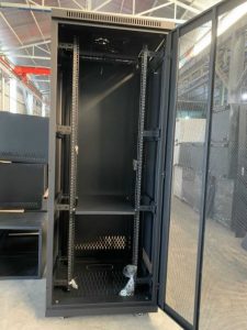 Hình ảnh : Phụ kiện bên trong chiếc Tủ rack 42U D1000 chất lượng cao, giá rẻ hãng SeArack .