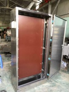 Hình ảnh : Vỏ tủ điện inox do SeArack trực tiếp sản xuất .